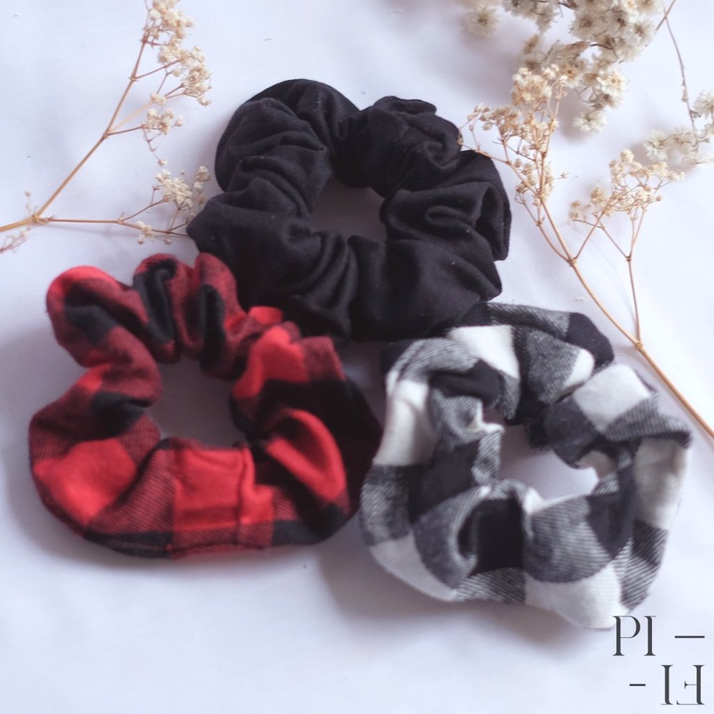 NWOT Bundle of hair scrunchies checkered tartan